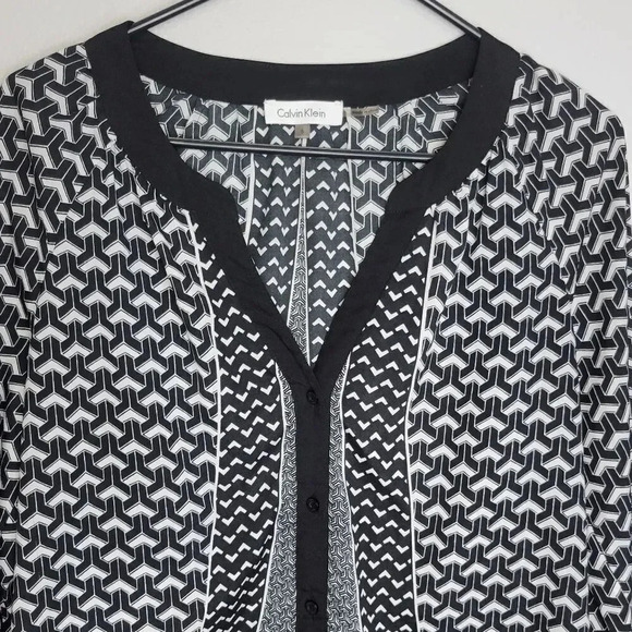 Calvin Klein Black & White Geometric V-neck Button Front - Picture 4 of 7